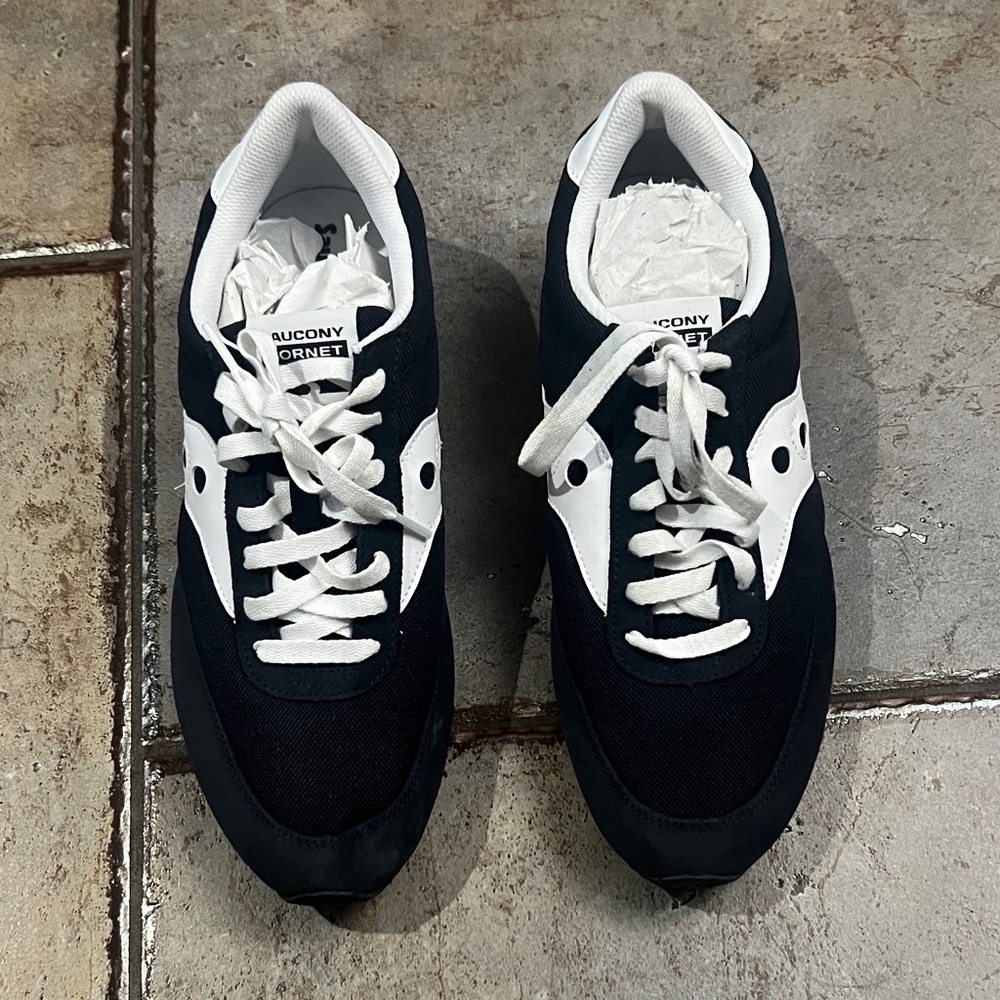 Saucony Hornet Navy and White Sneakers Size 11